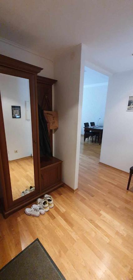 Cozy Apartment On The Town Hall Square Tallinn Exterior photo